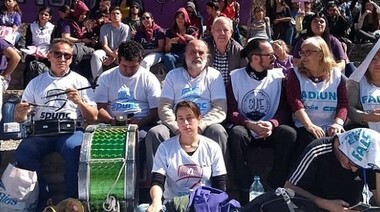 Una masiva y contundente marcha pidió por la educación en Mendoza