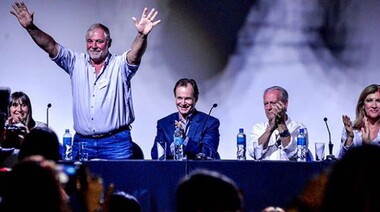 José Allende reasumió al frente de UPCN y reclamó “una paritaria semestral”