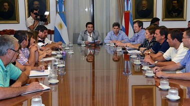 El gobierno ofreció a los estatales dos pagos de 1.000 pesos