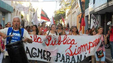 Docentes y estatales se movilizaron y anunciaron un acampe