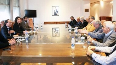La CGT reclamó reapertura de paritarias, bono de 5.000 pesos y la emergencia alimentaria