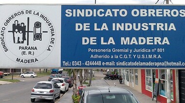 El Sindicato de la Madera entrega más de 200 bolsones escolares