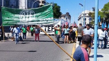 Organizaciones gremiales y movimientos sociales se manifestaron contra el FMI