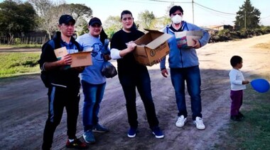 Delegados y afiliados del SSIP repartieron alimentos en una iniciativa solidaria