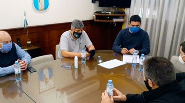 Camioneros acordó un aumento del 30%, bono de fin de año y revisión en febrero