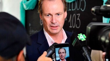 Bordet anunció un bono de 5.000 pesos para activos y de 3.000 pesos para jubilados provinciales