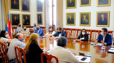 Los gremios docentes iniciaron las negociaciones paritarias sin recibir una propuesta salarial