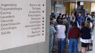 Empleados del San Martín vuelven a la retención de servicios