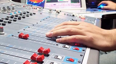 Aatrac destacó la labor de los operadores técnicos de radio al celebrarse su día