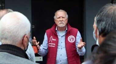 Canillitas se manifestaron frente a la distribuidora Rubbo contra la venta directa 