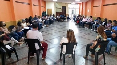 La APS sale a manifestarse contra los descuentos a los municipales que se adhirieron al paro