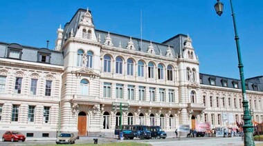 El Frente Gremial Universitario reclamó el bono de 20 mil pesos para docentes y nodocentes del sector