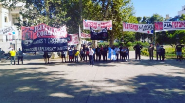 Fleteros de Córdoba rechazaron limitaciones horarias y de estacionamiento con una contundente caravana