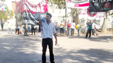 Fleteros de Córdoba rechazaron limitaciones horarias y de estacionamiento con una contundente caravana