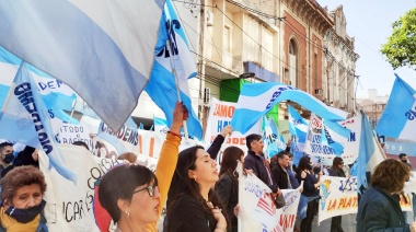 CISADEMS marchó por paritarias y aumento al básico para los docentes de Santiago del Estero