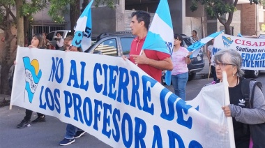 CISADEMS marchó “en contra de la intervención y en defensa de los profesorados”