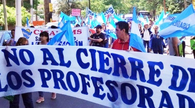 CISADEMS marchó “en contra de la intervención y en defensa de los profesorados”