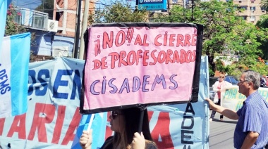 CISADEMS marchó “en contra de la intervención y en defensa de los profesorados”