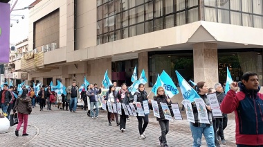 CISADEMS manifestó su reclamo por la cobertura de cargos con una contundente movilización