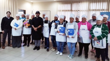 UTHGRA Concordia inició los cursos de mozos y pastelería y anunció capacitaciones en idiomas
