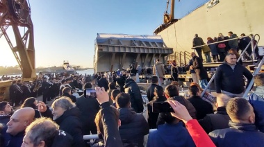 SAONSINRA celebró la botadura de la compuerta flotante en la Base Naval Puerto Belgrano
