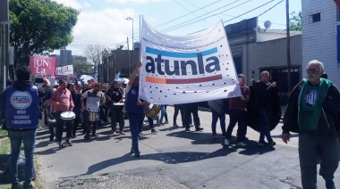ATUNLA se manifestó con un contundente banderazo en defensa del financiamiento universitario