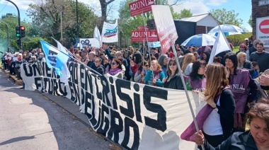 ATUNLA se manifestó con un contundente banderazo en defensa del financiamiento universitario