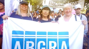 ABGRA brindó su “mensaje de resistencia” con una suelta de libros