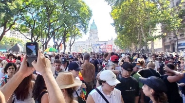 ABGRA brindó su “mensaje de resistencia” con una suelta de libros