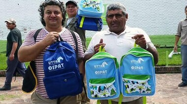 La UTTA entregó mochilas y útiles escolares en todo el país