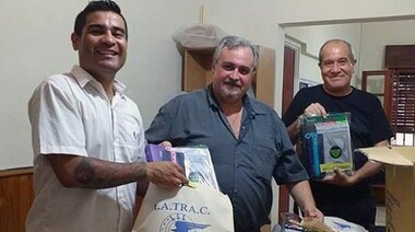 Aatrac Paraná entregó útiles escolares para hijos de sus afiliados