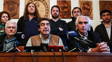 Estatales y docentes paran este martes en todo el país