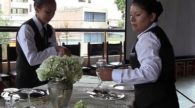 Uthgra Paraná brinda un curso de ceremonial y protocolo gastronómico