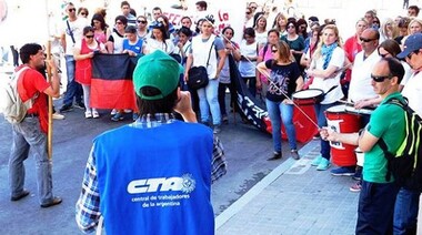 Estatales y docentes marcharon en Paraná en la Jornada de Lucha