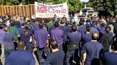 Trabajadores de AGR-Clarín iniciaron paro por cierre de la planta