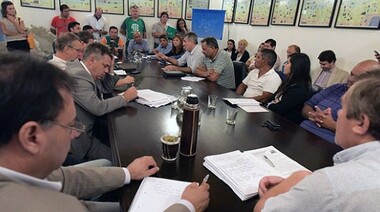 Municipales paranaenses esperan una mejor propuesta salarial