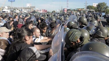Seis detenidos y cuatro heridos tras la represión durante el paro