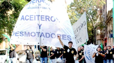 La Federación Aceitera inició una huelga nacional contra las medidas del gobierno