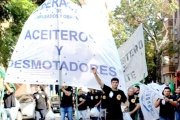 La Federación Aceitera inició una huelga nacional contra las medidas del gobierno