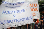 La Federación Aceitera repudió “la ofensiva antisindical contra Camioneros” y alertó: "Quieren destruir a los sindicatos"