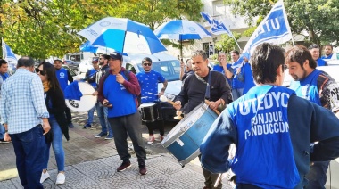 UTEDYC La Plata se movilizó por despidos y “medidas arbitrarias” de la mutual AMUPROBA