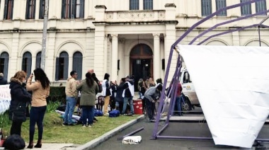 SEOSPER acompaña la carpa frente a Casa de Gobierno en defensa del IOSPER