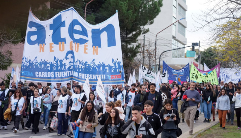 ATEN marchó en Neuquén “en defensa de la educación y la Universidad Pública”