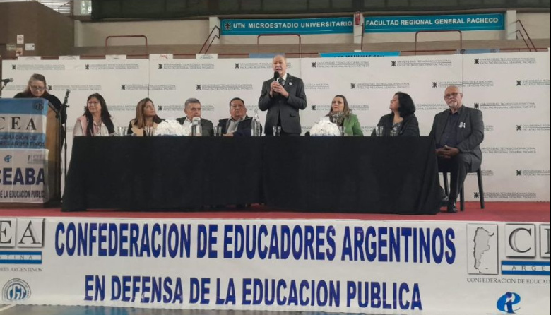 La CEA inició su Congreso con reclamo por paritarias y por el convenio colectivo