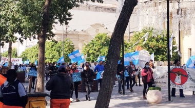 CISADEMS reclamó con una multitudinaria marcha y denunció que la Policía impidió el paso