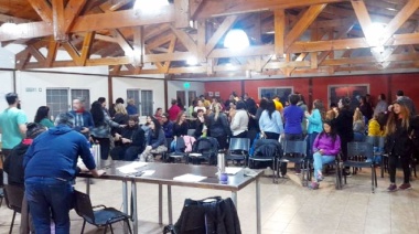 ADOSAC denunció el ingreso de “militantes K” a una asamblea del gremio para “patotear a los  docentes”