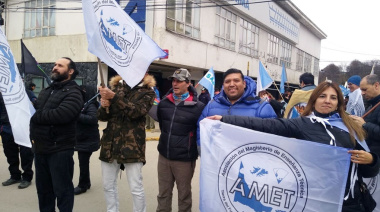 AMET repudió "intromisión” nacional y exigió al gobierno provincial “urgente recomposición salarial”